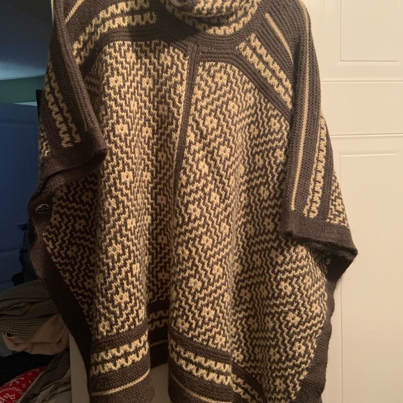 Poncho - Picture 1 of 3